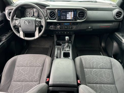 Used 2017 Toyota Tacoma TRD Sport w/ Premium & Technology Package AWD/4WD image 12
