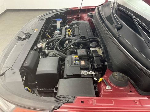 Used 2024 Hyundai Venue SEL FWD image 19