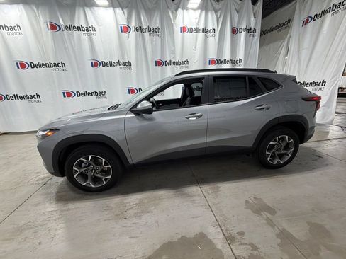 Used 2024 Chevrolet Trax LT w/ Driver Confidence Package FWD image 4