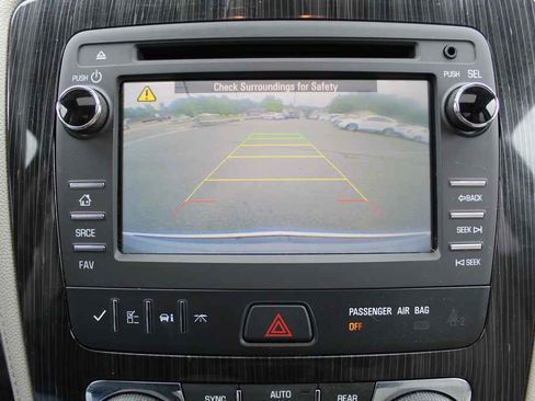 Used 2017 Chevrolet Traverse LT FWD image 20