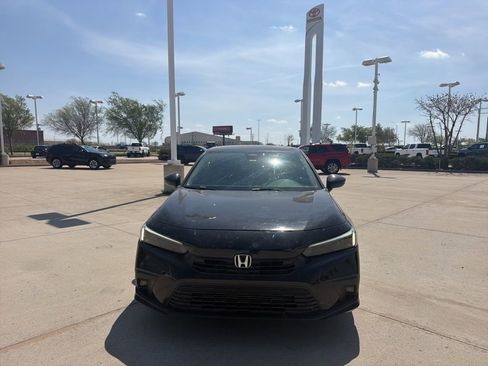 Used 2022 Honda Civic Touring image 2