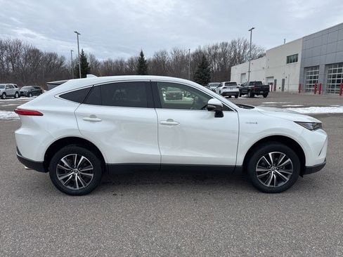Used 2021 Toyota Venza LE image 12