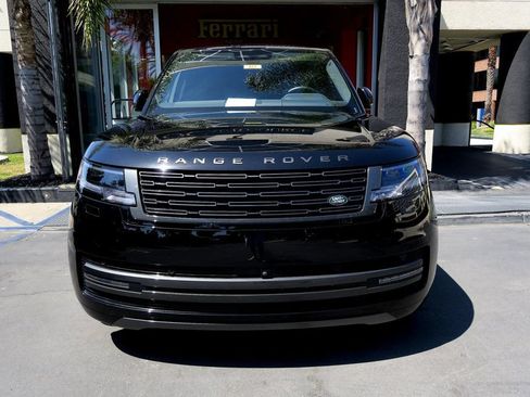 Used 2025 Land Rover Range Rover SE AWD/4WD image 3