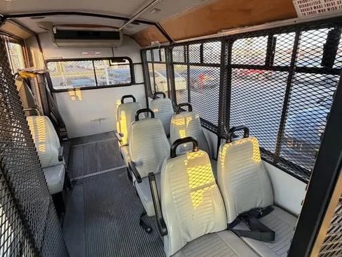 Used 2001 Chevrolet Express 3500 RWD image 8