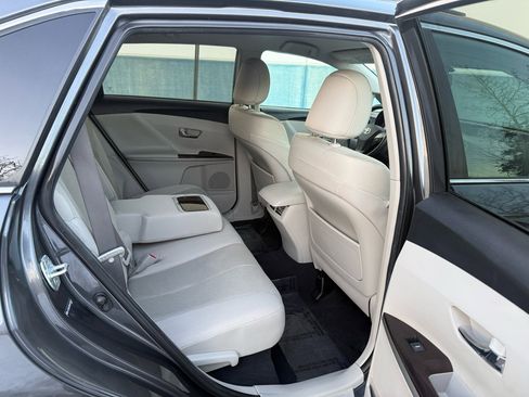 Used 2010 Toyota Venza 4dr Wgn I4 AWD (Natl) image 22