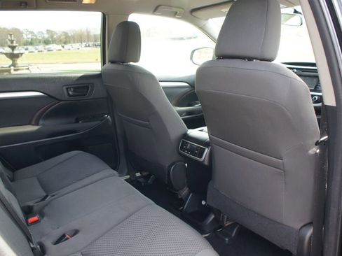 Used 2016 Toyota Highlander LE AWD/4WD image 21