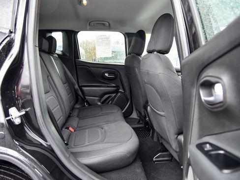 Certified 2022 Jeep Renegade Latitude image 11