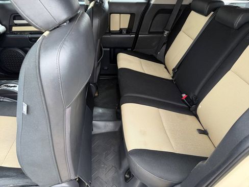 Used 2010 Toyota FJ Cruiser 4WD image 11