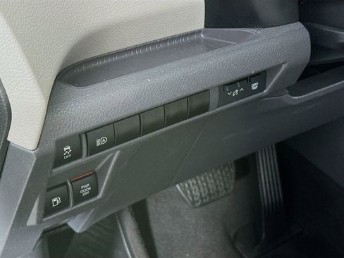 Used 2024 Toyota Sienna LE FWD image 10