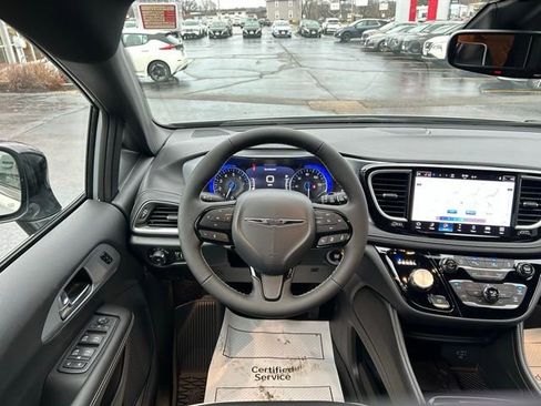 New 2026 Chrysler Pacifica Limited w/ S Appearance Package image 23