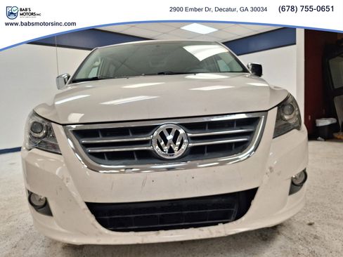 Used 2011 Volkswagen Routan SEL Premium FWD image 10