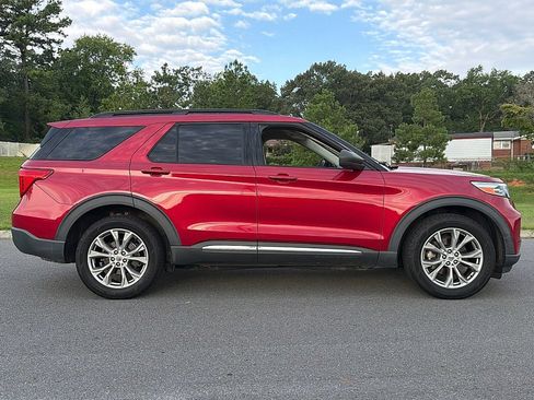 Used 2020 Ford Explorer XLT w/ Equipment Group 202A AWD/4WD image 3