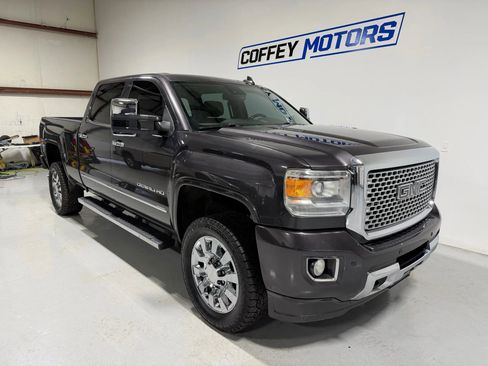 Used 2015 GMC Sierra 2500 Denali w/ Duramax Plus Package image 8