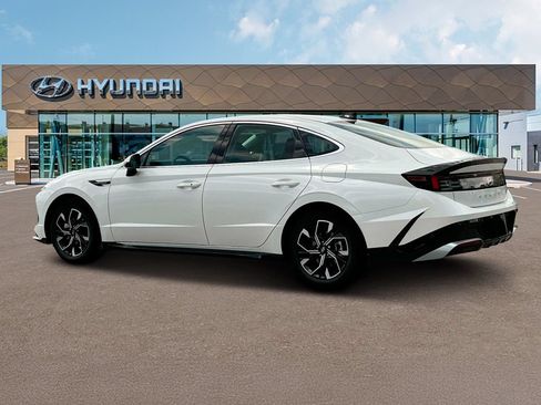 Used 2025 Hyundai Sonata SEL AWD/4WD image 4