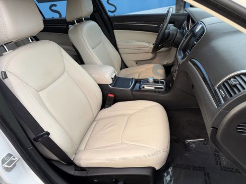 Used 2015 Chrysler 300 Limited w/ Driver Convenience Group image 27