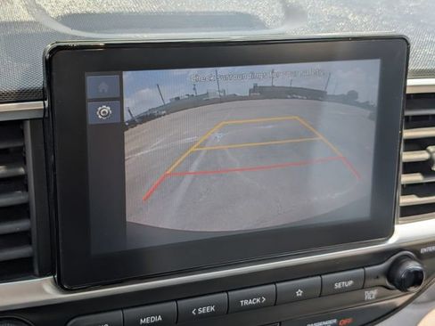 Used 2023 Hyundai Venue SEL FWD image 16