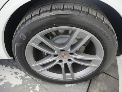 Certified 2026 Porsche Cayenne AWD/4WD image 14