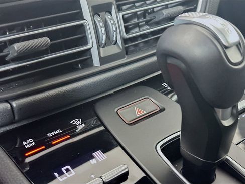 Certified 2026 Porsche Macan AWD/4WD image 18