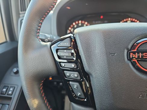 Used 2025 Nissan Frontier PRO-4X image 21