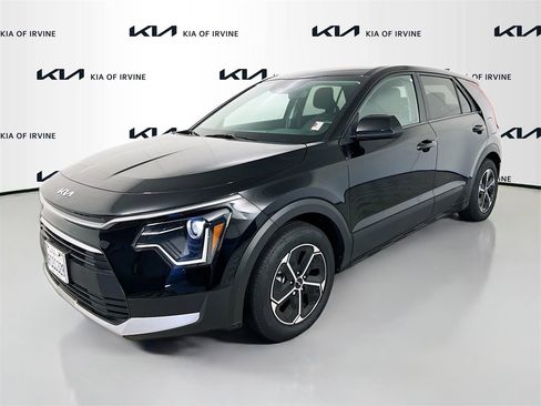 Certified 2025 Kia Niro LX image 3