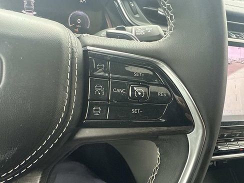 Used 2023 Jeep Grand Cherokee Overland w/ Luxury Tech Group IV AWD/4WD image 34