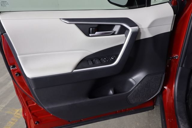 Used 2025 Toyota RAV4 XLE w/ Convenience Package FWD image 19