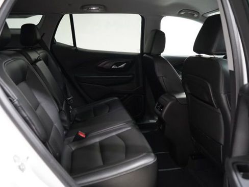 Used 2024 GMC Terrain SLT image 38