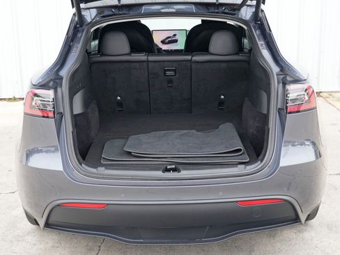 Used 2022 Tesla Model Y Performance image 10