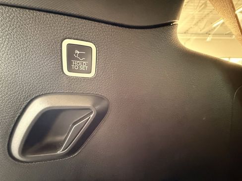 Used 2022 Jeep Grand Wagoneer Series III image 27