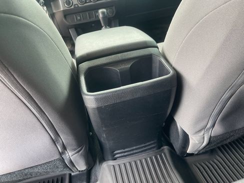 Used 2022 Toyota Tacoma SR AWD/4WD image 15