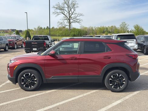 Used 2023 Chevrolet TrailBlazer LT w/ Convenience Package FWD image 2