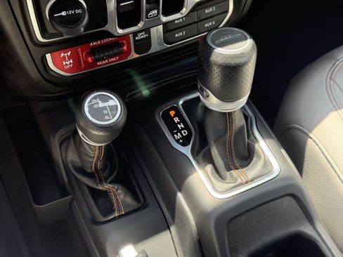 Used 2023 Jeep Gladiator Mojave w/ LED Lighting Group AWD/4WD image 24