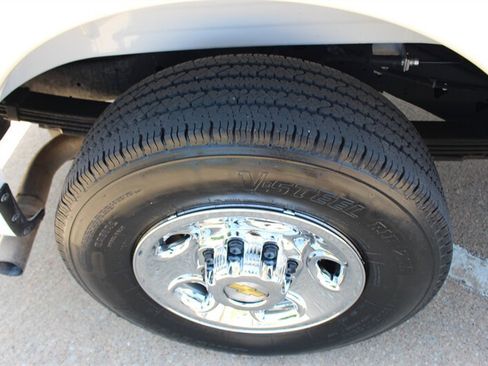 Used 2025 Chevrolet Express 3500 LT w/ LT Preferred Equipment Group RWD image 33