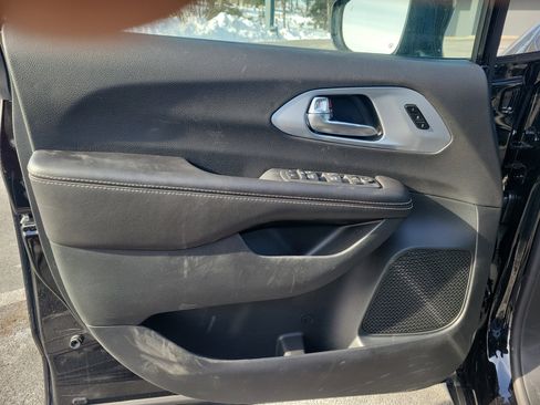 New 2026 Chrysler Pacifica Limited image 19