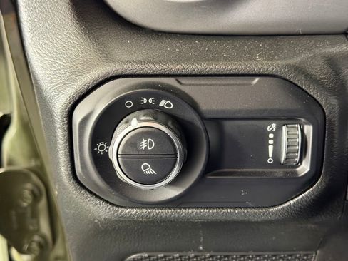 Used 2023 Jeep Gladiator Sport AWD/4WD image 30