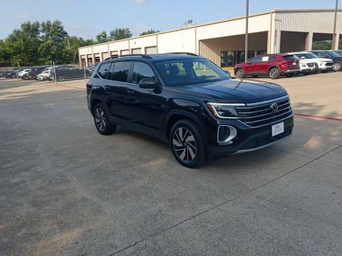 Used 2025 Volkswagen Atlas SE FWD image 6