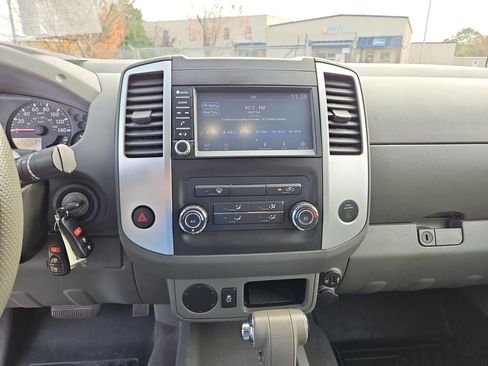 Used 2019 Nissan Frontier SV image 16