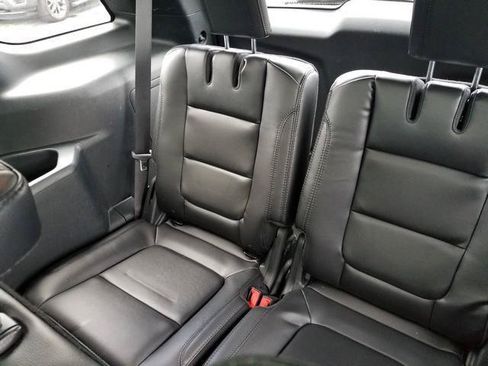 Used 2018 Ford Explorer XLT w/ Equipment Group 202A AWD/4WD image 18