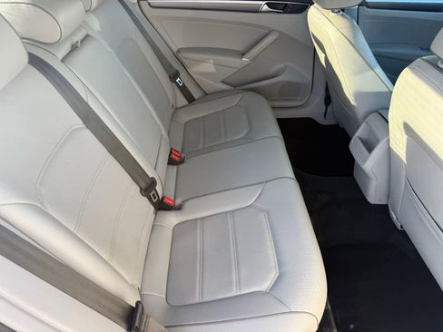 Used 2017 Volkswagen Passat 1.8T R-Line image 24