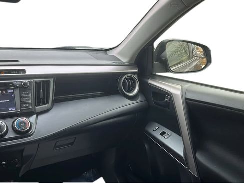 Used 2018 Toyota RAV4 LE image 28