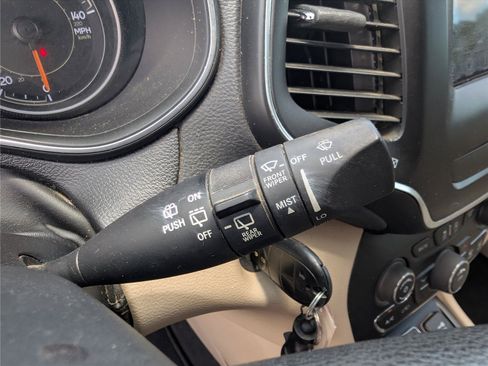 Used 2019 Jeep Cherokee Latitude w/ Popular Appearance Group FWD image 22