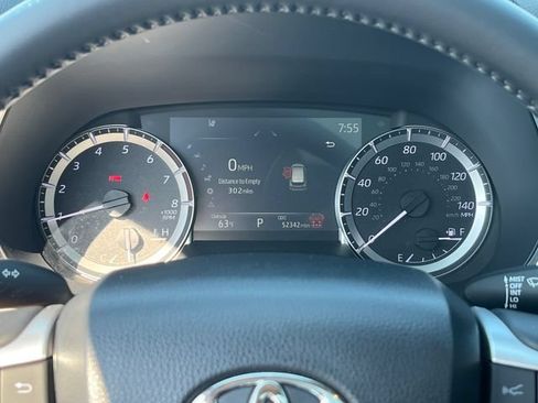 Used 2024 Toyota Highlander XLE AWD/4WD image 16