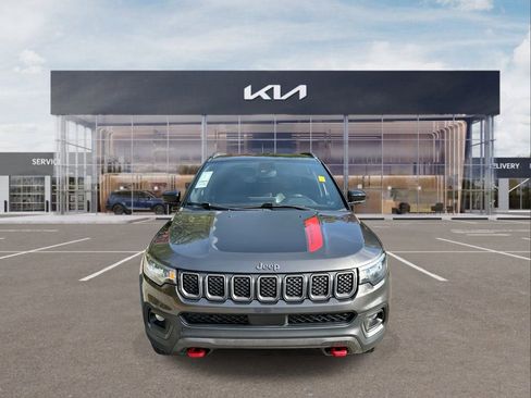 Used 2023 Jeep Compass Trailhawk image 3