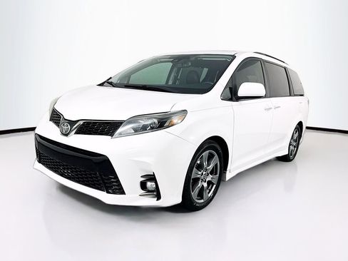 Used 2018 Toyota Sienna SE w/ SE Preferred Package image 3