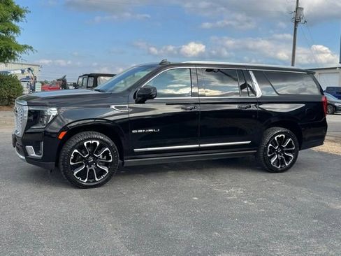 Used 2022 GMC Yukon XL Denali AWD/4WD image 4