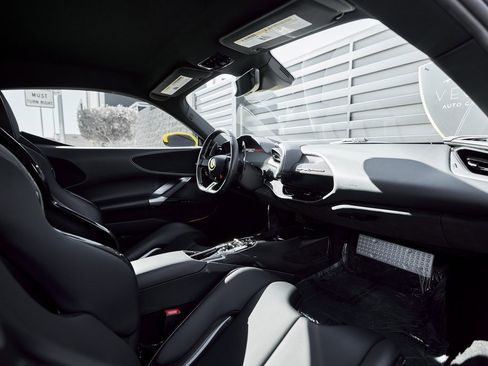 Used 2022 Ferrari SF90 Stradale image 40