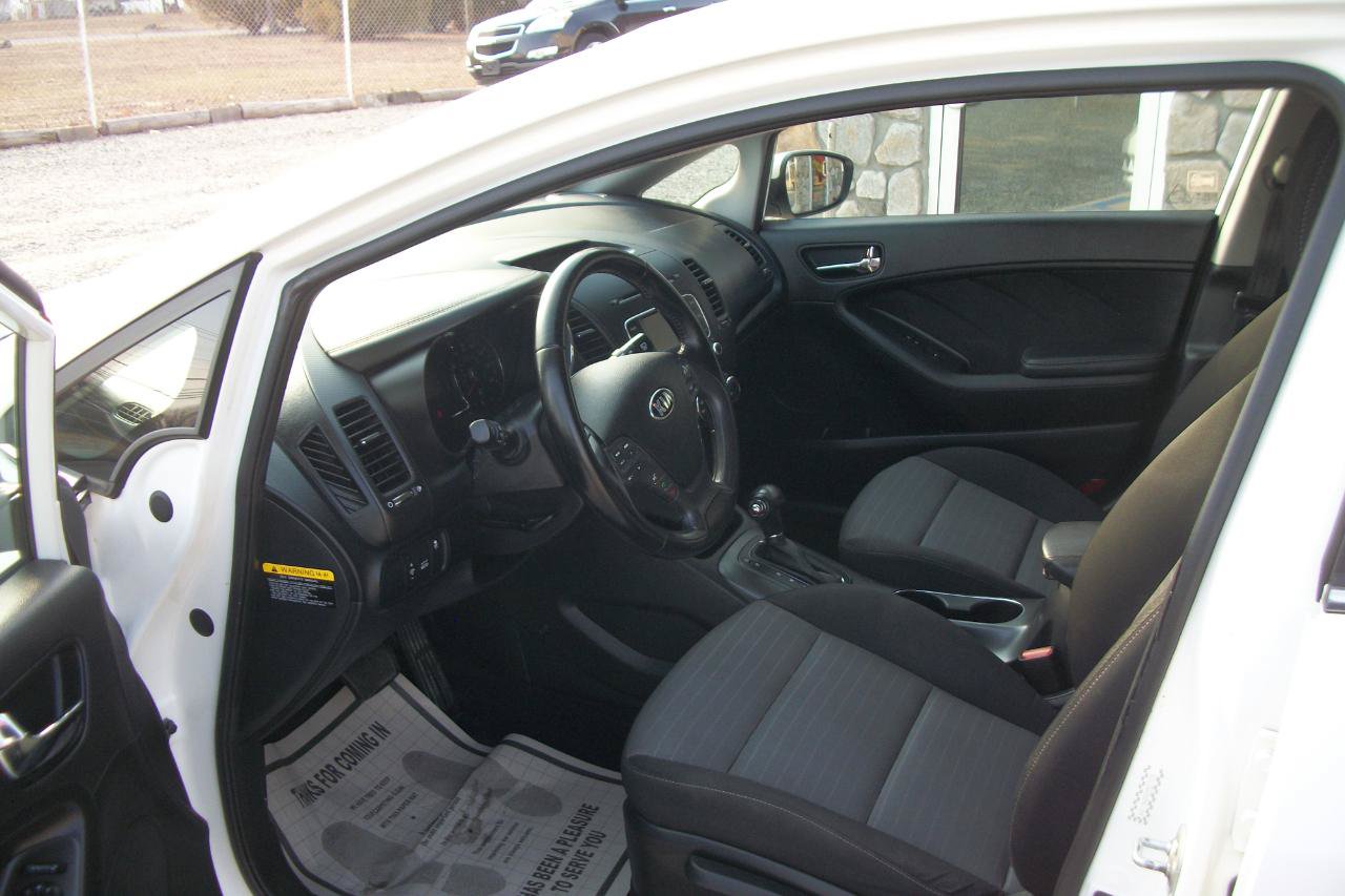 Used 2016 Kia Forte EX FWD image 2