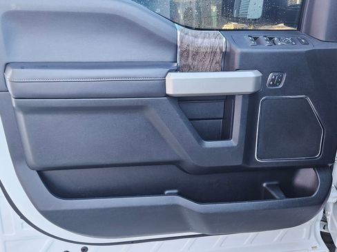 Used 2019 Ford F250 Lariat w/ Chrome Package image 16