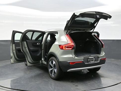 Used 2025 Volvo XC40 B5 Plus image 36
