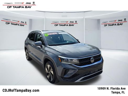 Used 2024 Volkswagen Taos SE AWD/4WD image 1